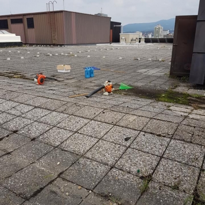 Uklanjanje korova i kemijsko tretiranje elemenata ravnog krova na vrhu zgrade cijena, Hrvatska