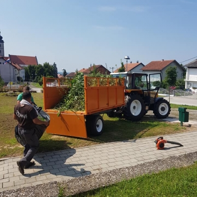 Orezivanje grmova na javnim površinama i košnja travnjaka poslovne zgrade cijena, Hrvatska