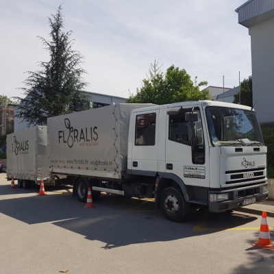 Kamion i prikolica zajedno s vozačem za prijevoz u Petrinju i Sisak cijena, Hrvatska