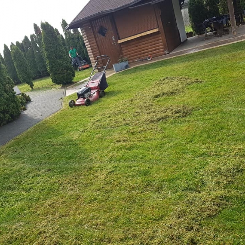 Prozračivanje travnjaka, ravnanje terena i niveliranje