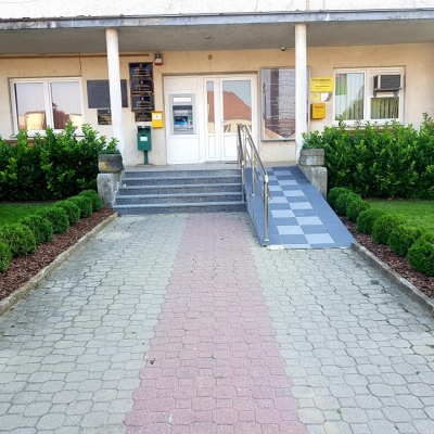 Detalji prekrasnog okoliša općinske zgrade u Dubravi cijena, Hrvatska