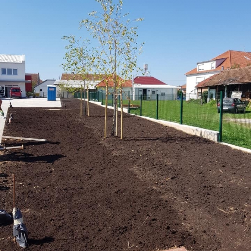 Kulturni centar Dubrava, hortikulturni radovi sadnje stabala i uređenja travnjaka