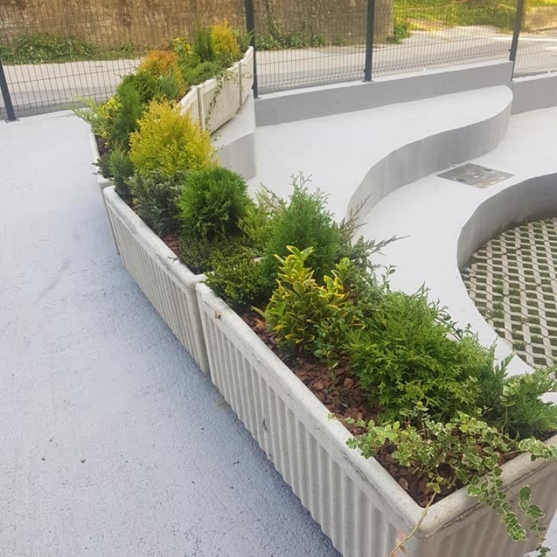 Uređenje i postavljanje vanjskih i unutarnjih žardinjera s biljem