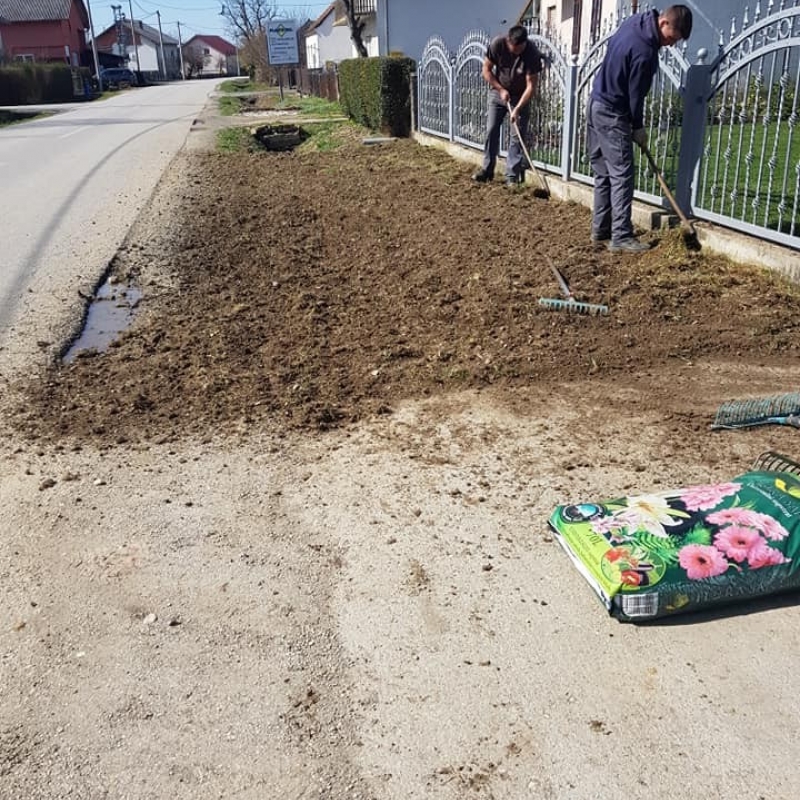 Košnja, prozračivanje, orezivanje, sijanje trave