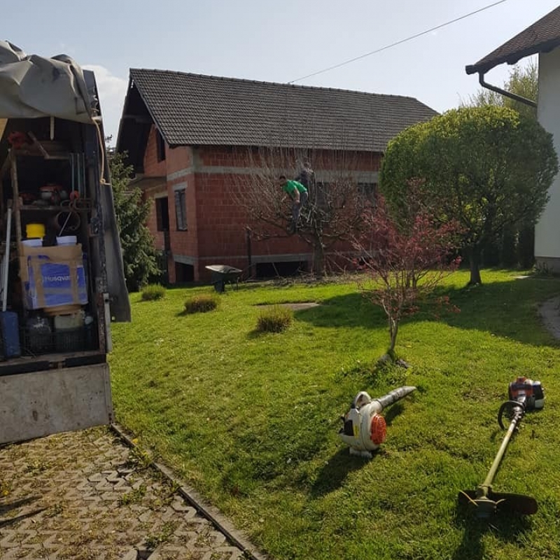 Košnja travnjaka, orezivanja, okopavanje grmlja, sadnja stabala