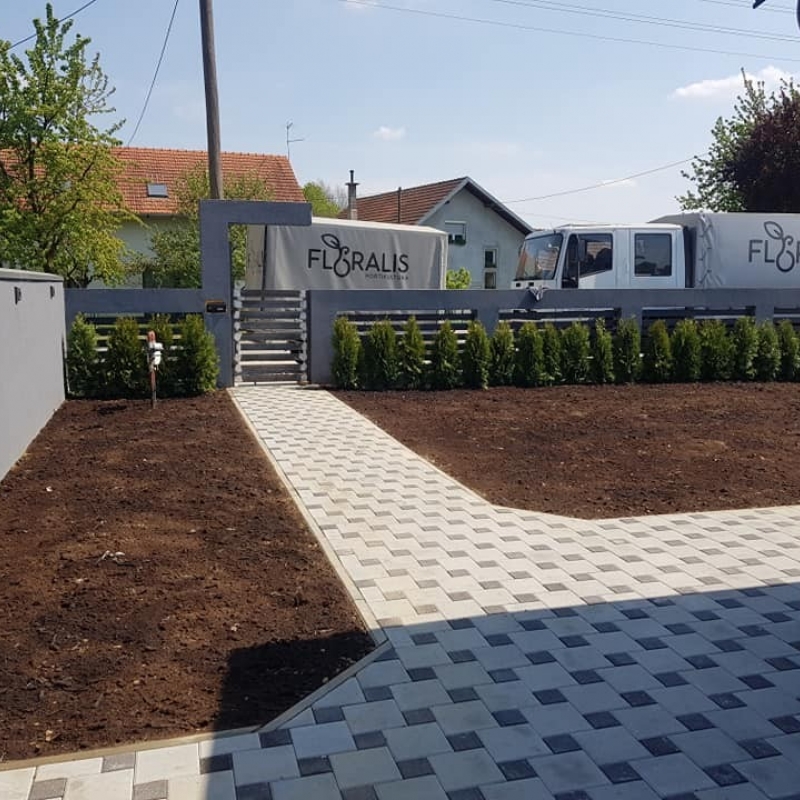 Sjetva travnjaka i sadnja žive ograde, uređenje žardinjera