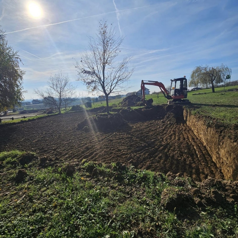 Zemljani radovi, uređenje okoliša, čišćenje terena, iskop temelja, pripreme za instalacije Zemljani radovi, uređenje okoliša, čišćenje terena, iskop temelja, pripreme za instalacije