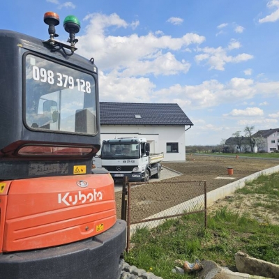 Zemljani radovi, planiranje i niveliranje 3000m2 dvorišta, dovoz humusa i izrada travnjaka cijena, Hrvatska