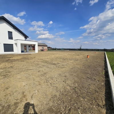 Zemljani radovi, planiranje i niveliranje 3000m2 dvorišta, dovoz humusa i izrada travnjaka cijena, Hrvatska