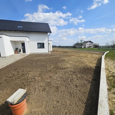Zemljani radovi, planiranje i niveliranje 3000m2 dvorišta, dovoz humusa i izrada travnjaka cijena, Hrvatska
