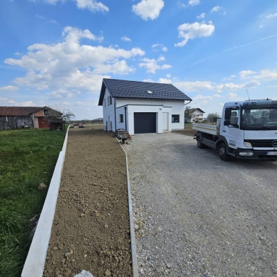 Zemljani radovi, planiranje i niveliranje 3000m2 dvorišta, dovoz humusa i izrada travnjaka cijena, Hrvatska