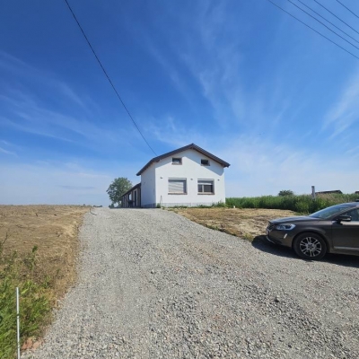 Izrada prilaznog puta, dvorišta i parkirališta kuće za odmor, planiranje zemljanog platoa za dječje i nogometno igralište cijena, Hrvatska
