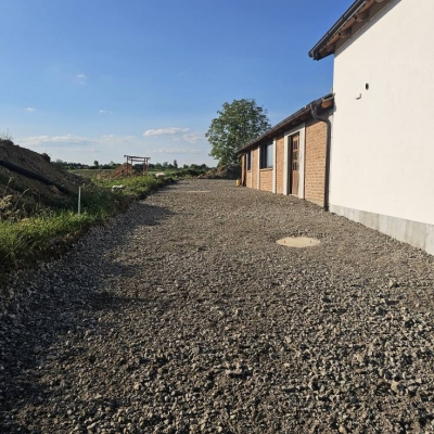 Izrada prilaznog puta, dvorišta i parkirališta kuće za odmor, planiranje zemljanog platoa za dječje i nogometno igralište cijena, Hrvatska