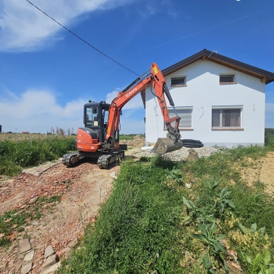 Izrada prilaznog puta, dvorišta i parkirališta kuće za odmor, planiranje zemljanog platoa za dječje i nogometno igralište cijena, Hrvatska