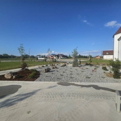 Projektiranje i izvedba okoliša vanjskog svetišta - zemljani radovi, sadnja biljaka i stabala, izrada ukrasnih gredica i modernog kamenjara cijena, Hrvatska