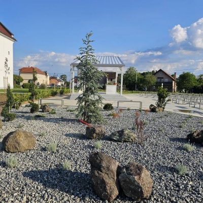 Projektiranje i izvedba okoliša vanjskog svetišta - zemljani radovi, sadnja biljaka i stabala, izrada ukrasnih gredica i modernog kamenjara cijena, Hrvatska