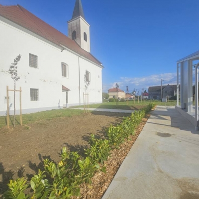 Projektiranje i izvedba okoliša vanjskog svetišta - zemljani radovi, sadnja biljaka i stabala, izrada ukrasnih gredica i modernog kamenjara cijena, Hrvatska