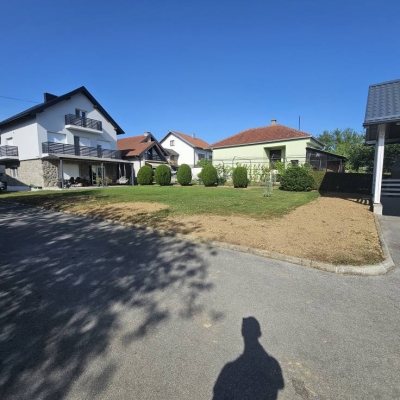 Uklanjanje stare žive ograde, iskop panjeva, dovoz zemlje i planiranje terena, izrada vrtne staze cijena, Hrvatska