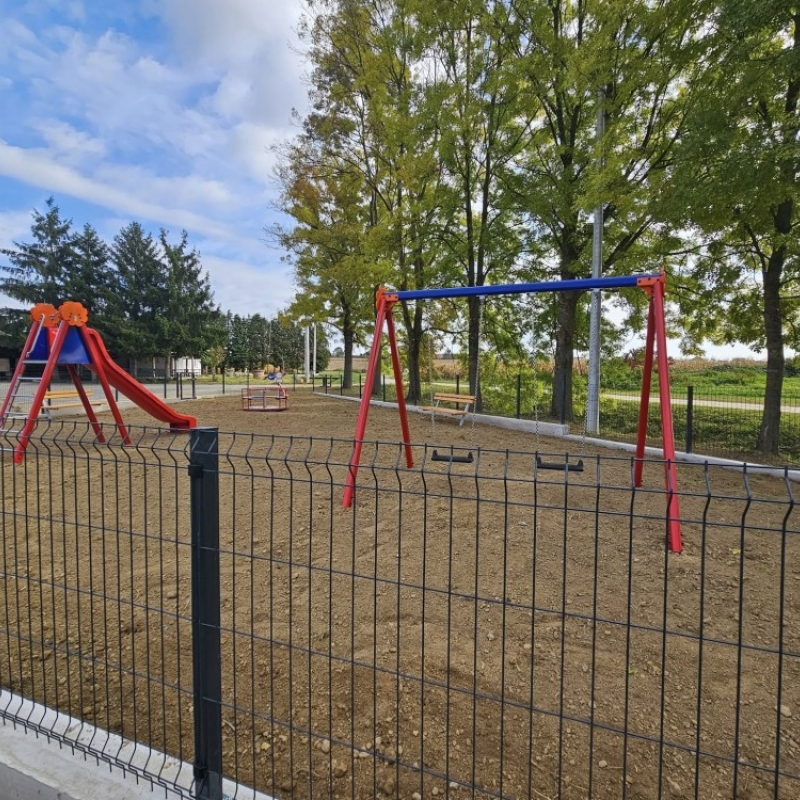 Izgradnja i uređenje okoliša dječjeg igrališta