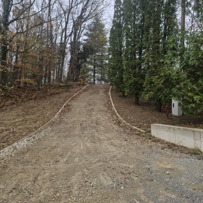 Čišćenje šumskog terena, planiranje i dovoz zemlje, izrada travnjaka, izrada kolnog prilaza cijena, Hrvatska