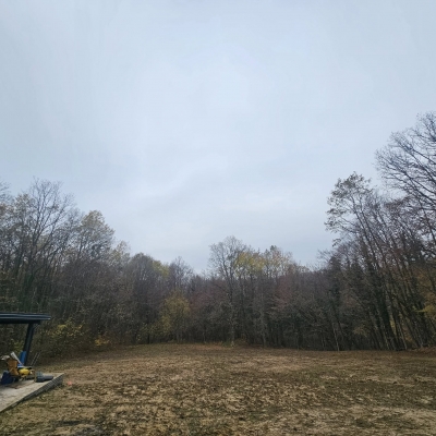 Čišćenje šumskog terena, planiranje i dovoz zemlje, izrada travnjaka, izrada kolnog prilaza cijena, Hrvatska