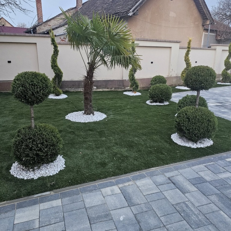 Uređenje okoliša, priprema podloge i postava vrhunske umjetne trave visine 5 cm